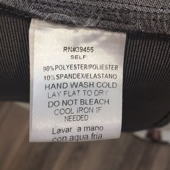 Tank Top And Fitted Skirt Outfit - Picture 5 of 8